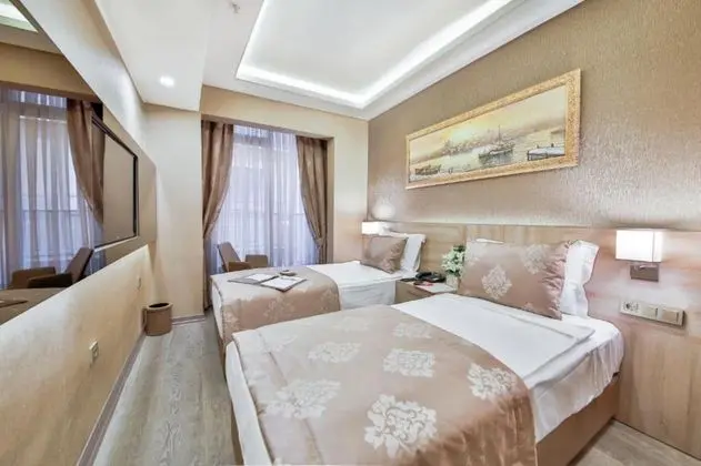 Small Room, Şehir Manzaralı
