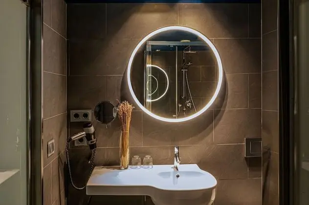 Premium Oda, 1 Büyük (Queen) Boy Yatak, Engellilere Uygun