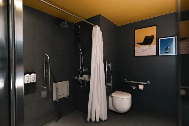 Premium Oda, 1 Büyük (Queen) Boy Yatak, Engellilere Uygun