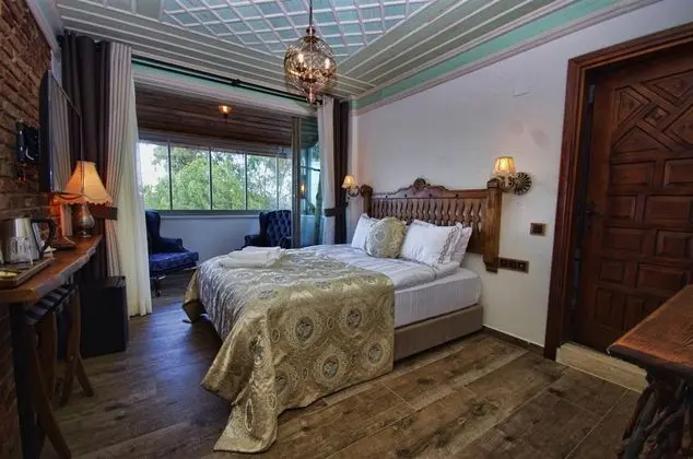 Kısmi Deniz Manzaralı Suit Deluxe Oda