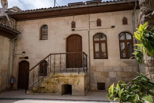 Standart Üç Kişilik Oda,Avlu Manzaralı,Aileye Özel