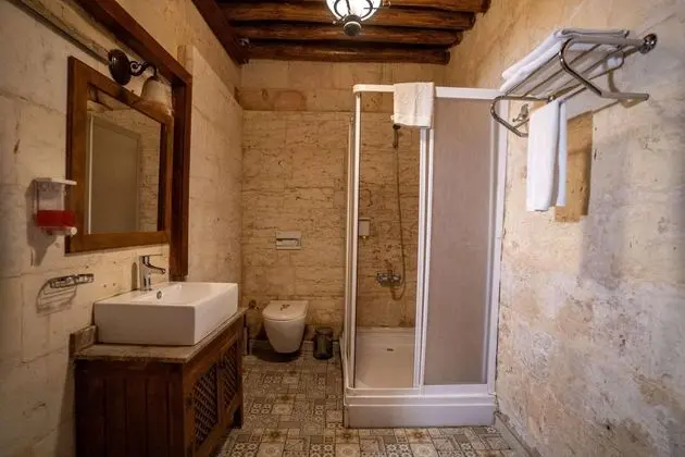 Standart Üç Kişilik Oda,Avlu Manzaralı,Aileye Özel