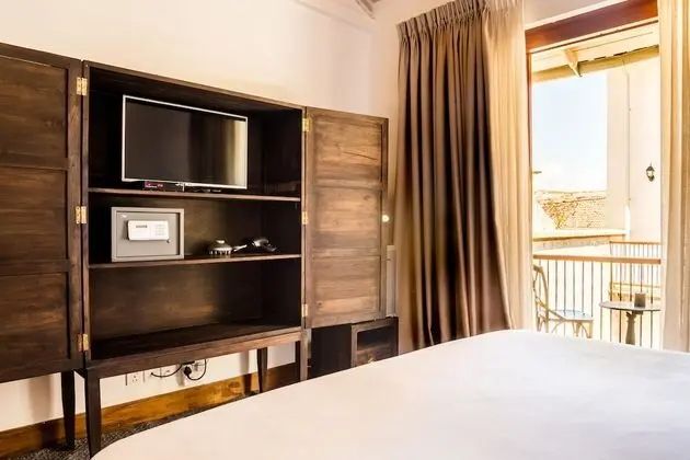Deluxe Tek Büyük Yataklı Oda, Balkon, Avlu