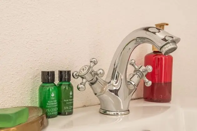 Deluxe Tek Büyük Yataklı Oda, Balkon, Avlu