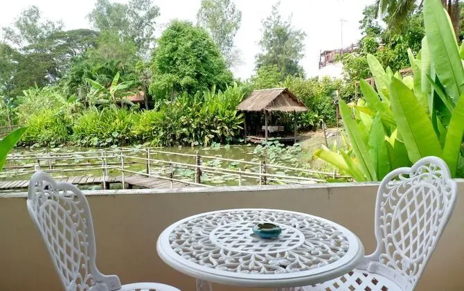 Deluxe Oda (River View)