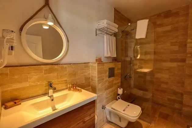 Standard Üç Kişilik Oda, Bahçe Manzaralı