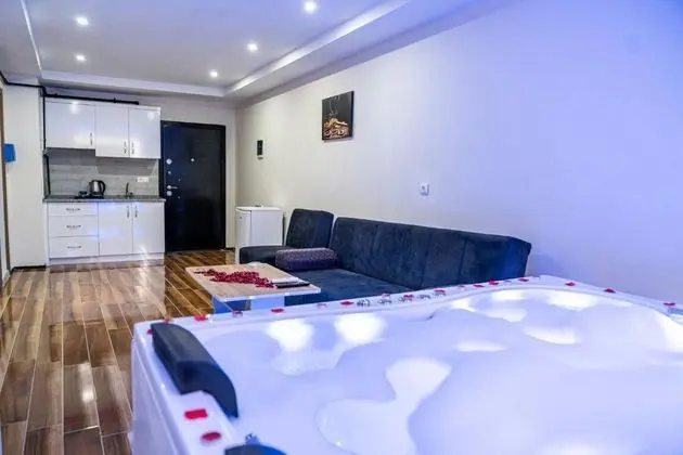 Jakuzili Junior Suite, Şehir Manzaralı, Jakuzili ve Balkonlu