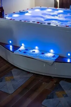 Jakuzili Junior Suite, Şehir Manzaralı, Jakuzili ve Balkonlu