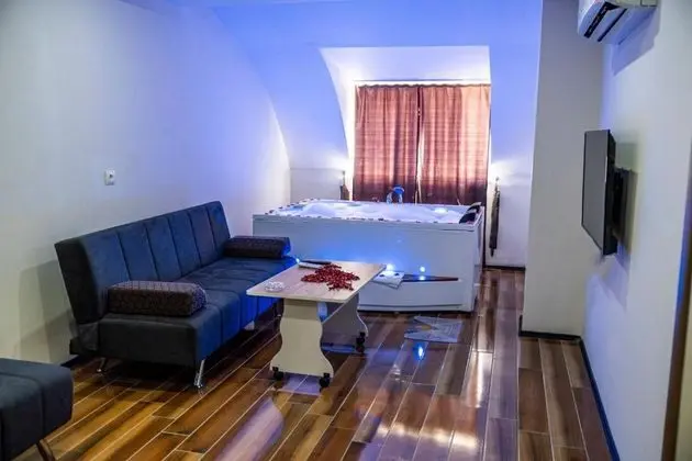 Jakuzili Junior Suite, Şehir Manzaralı, Jakuzili ve Balkonlu