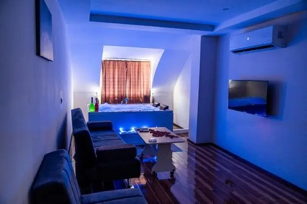 Jakuzili Junior Suite, Şehir Manzaralı, Jakuzili ve Balkonlu