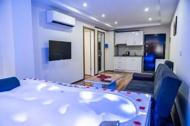 Jakuzili Junior Suite, Şehir Manzaralı, Jakuzili ve Balkonlu