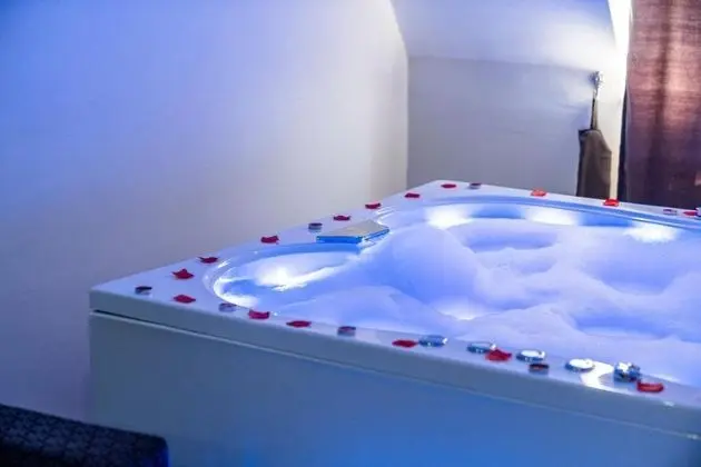 Jakuzili Junior Suite, Şehir Manzaralı, Jakuzili ve Balkonlu