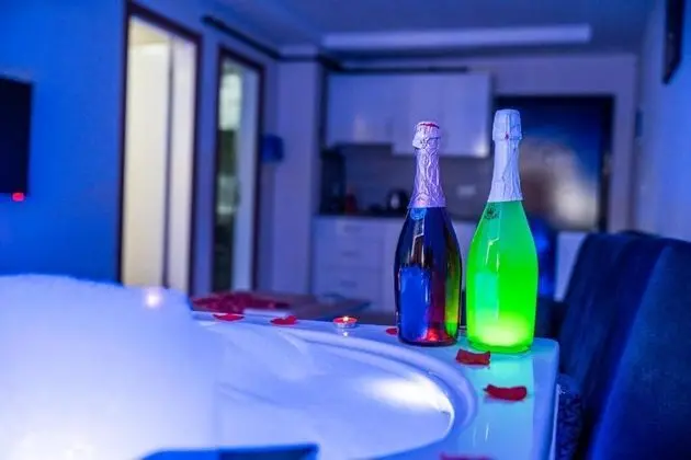 Jakuzili Junior Suite, Şehir Manzaralı, Jakuzili ve Balkonlu