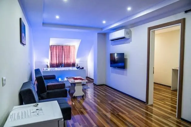Jakuzili Junior Suite, Şehir Manzaralı, Jakuzili ve Balkonlu