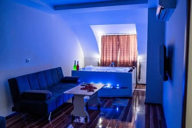 Jakuzili Junior Suite, Şehir Manzaralı, Jakuzili ve Balkonlu
