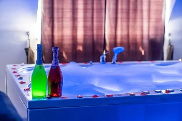 Jakuzili Junior Suite, Şehir Manzaralı, Jakuzili ve Balkonlu
