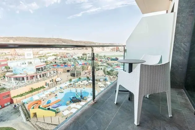 Deluxe Tek Büyük Yataklı Oda, Havuz Manzaralı
