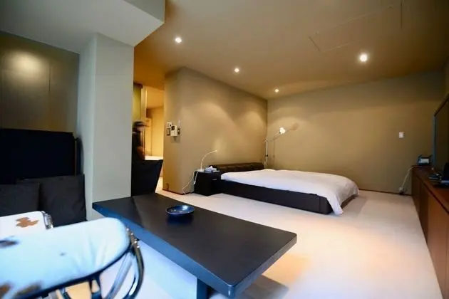 Ev, Sigara İçilmez (Azabu Modern)
