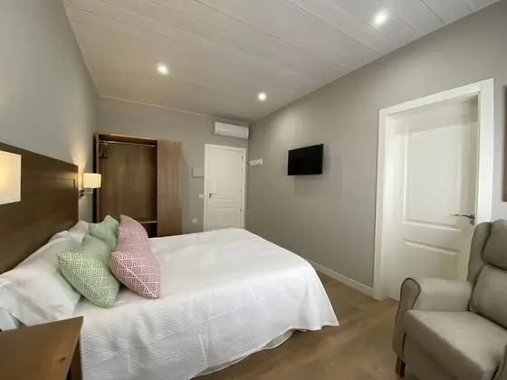 Traditional Tek Büyük Yataklı Oda