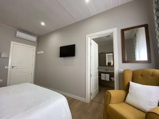 Traditional Tek Büyük Yataklı Oda