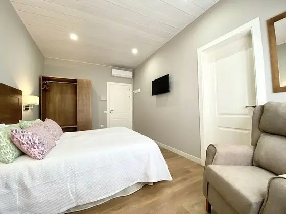 Traditional Tek Büyük Yataklı Oda