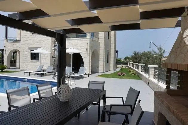 Villa, 4 Yatak Odası, Kişiye Özel Havuzlu