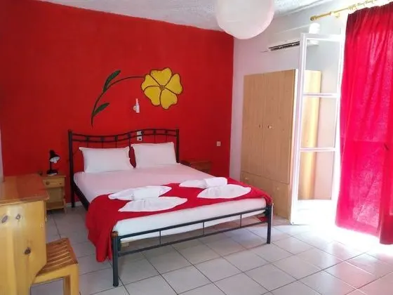 Triple Studio, Sea View
