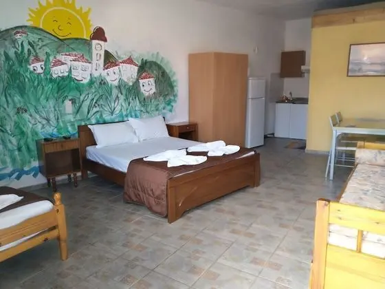 Triple Studio, Sea View