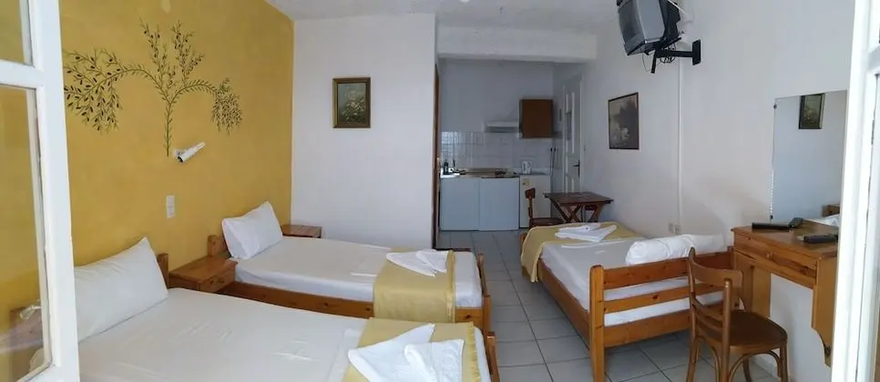 Triple Studio, Sea View
