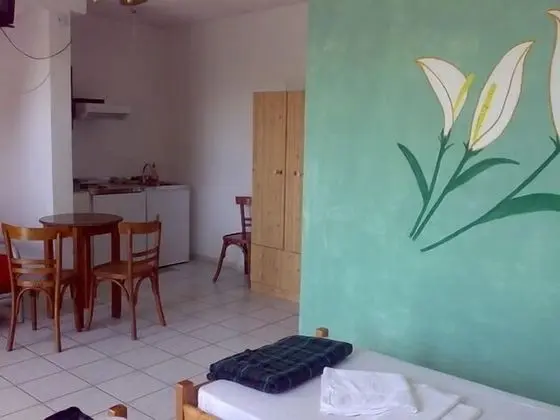 Triple Studio, Sea View