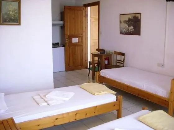 Triple Studio, Sea View