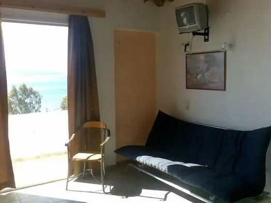 Triple Studio, Sea View