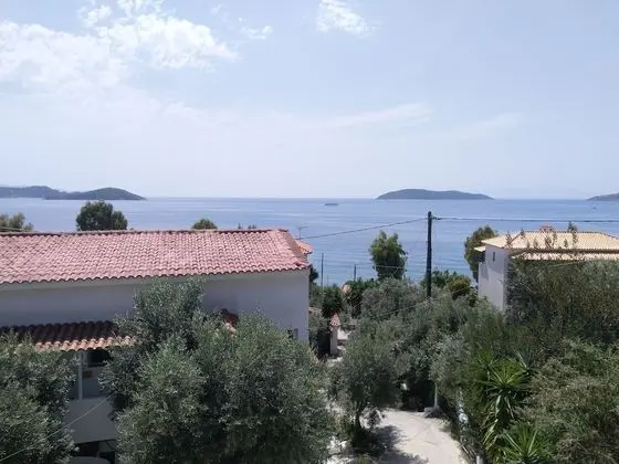Triple Studio, Sea View