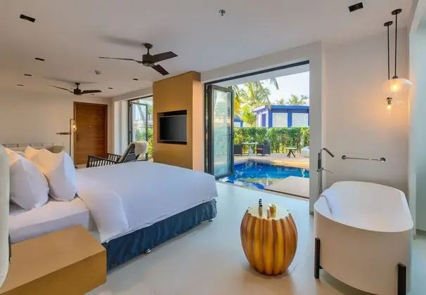 Azaya Pool Suite
