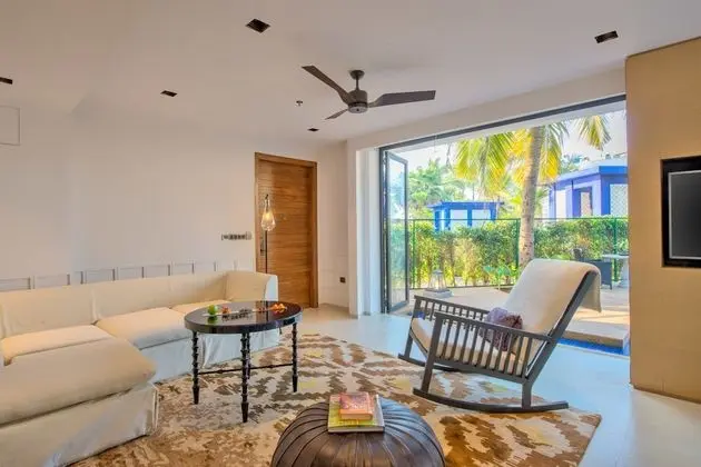 Azaya Pool Suite