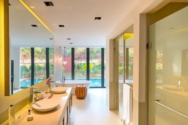 Azaya Pool Suite