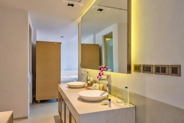 Azaya Pool Suite