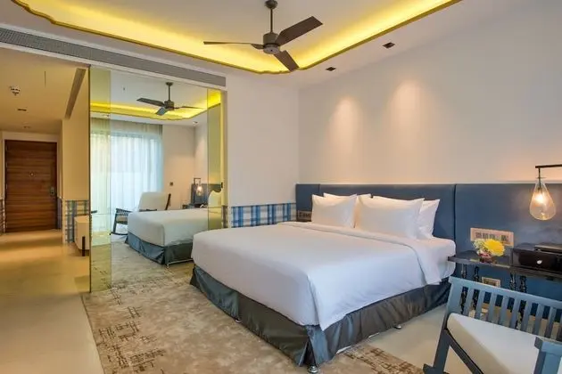 Essence Room King Bed