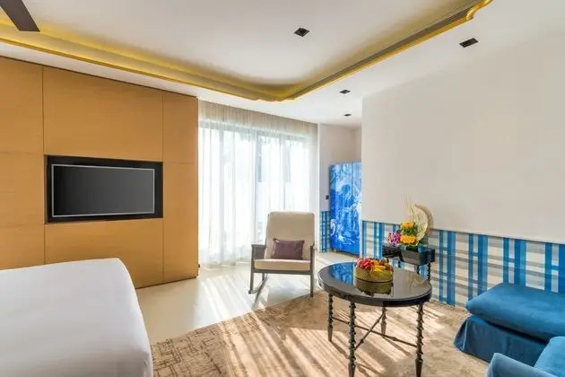 Essence Room King Bed