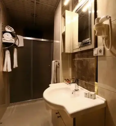 Deluxe Üç Kişilik Oda - İadesiz Oda Kahvaltı