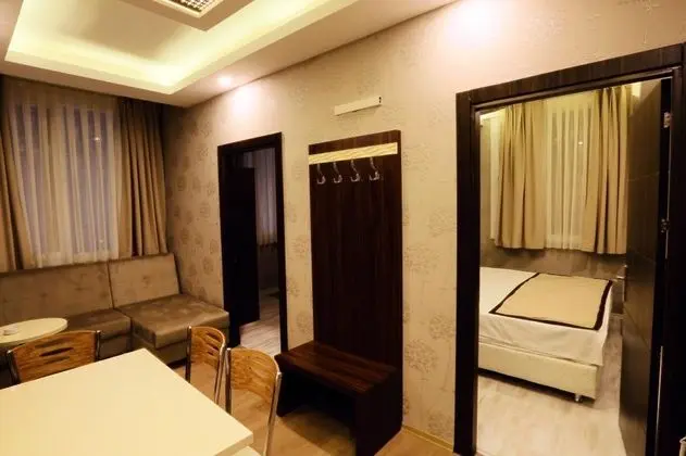 Triple, Şehir Manzaralı