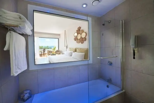 Junior Suite Jetted Tub Sea View
