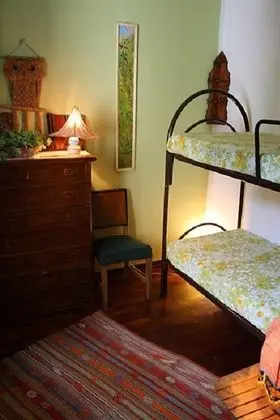 İki Ayrı Yataklı Oda, Ortak Banyo