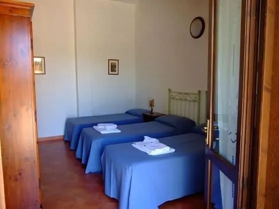 Üç Kişilik Oda