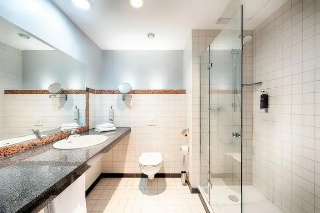 Engellilere uygun banyo