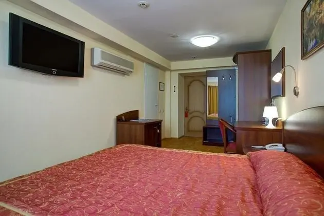 Comfort Tek Büyük veya İki Ayrı Yataklı Oda