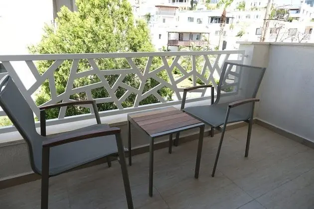 Standard Oda (Land View)