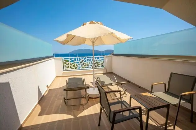 https://images.etstur.com/files/images/hotelImages/TR/54020/l/Azka-Hotel-Oda-352961.jpg