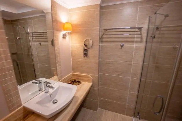 https://images.etstur.com/files/images/hotelImages/TR/54020/l/Azka-Hotel-Oda-352979.jpg