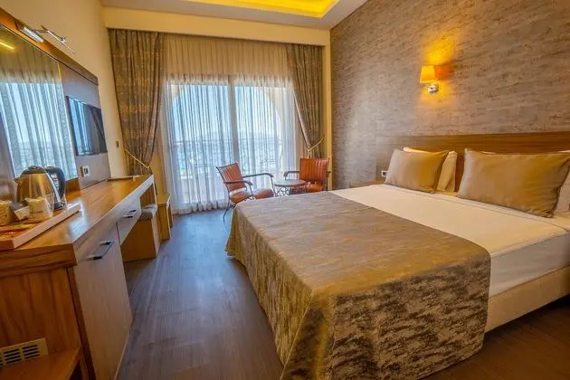 https://images.etstur.com/files/images/hotelImages/TR/54020/l/Azka-Hotel-Oda-352981.jpg